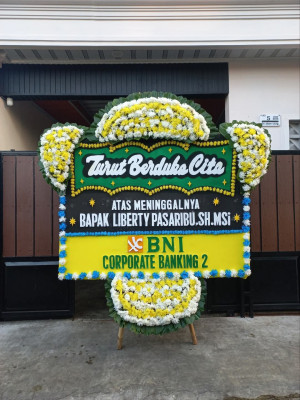 Papan Bunga Duka di Kelam Permai