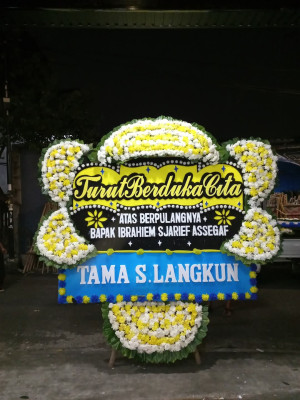 Papan Bunga Duka di Kelam Permai